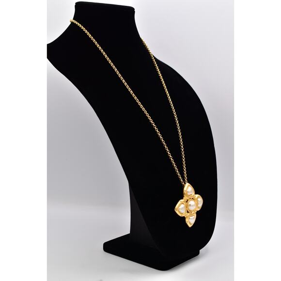 Givenchy Vintage Heart Pearl Necklace Pearl Brushed Gold Signed 80s 1980s BinBN - Picture 3 of 12